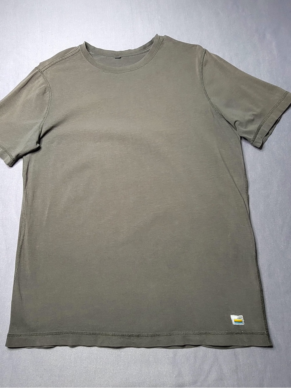Vuori strato tech mens white performance short sleeve t-shirt size L